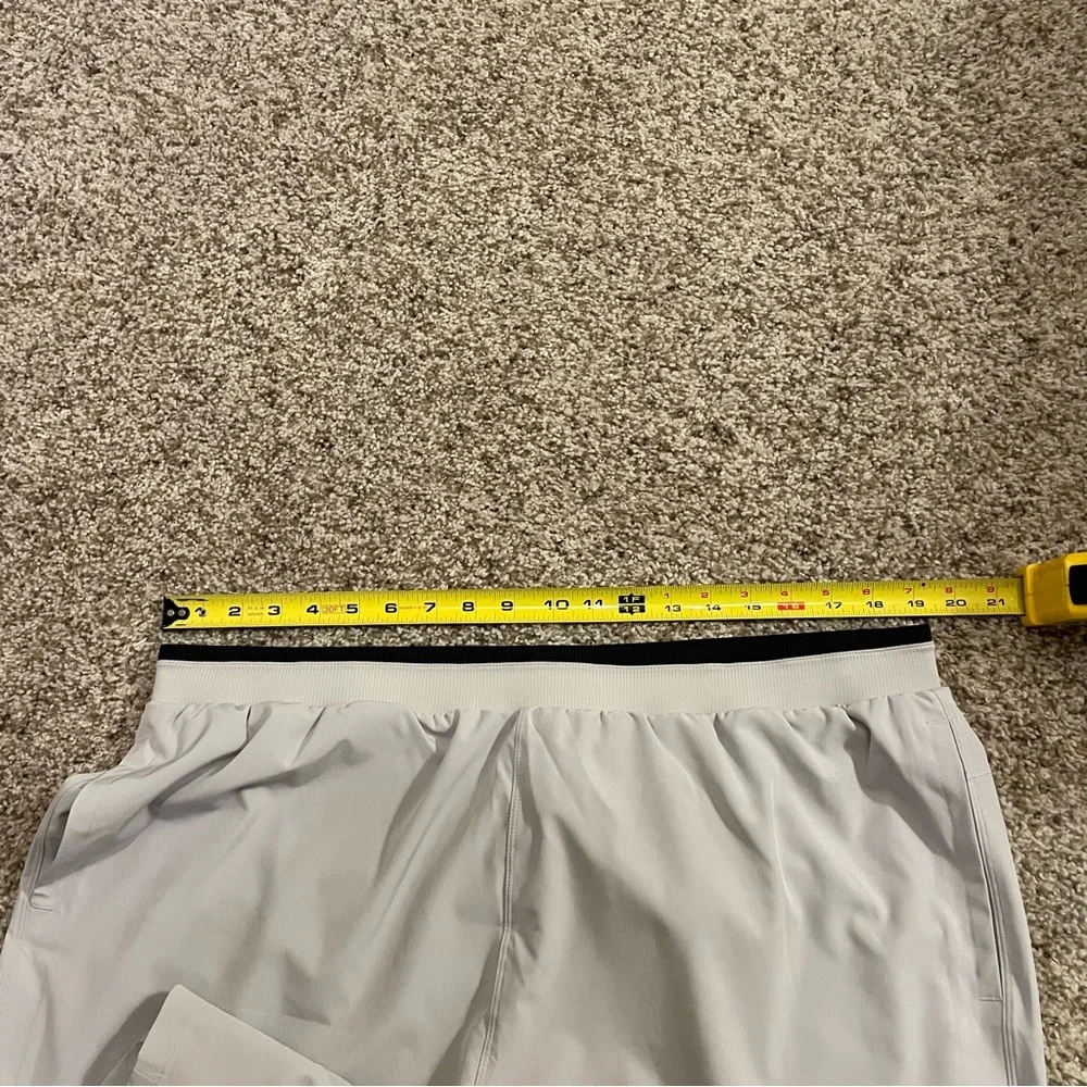 NWT Fabletics The Fundamental Lined 7” Shorts Light Gray / Black XXL